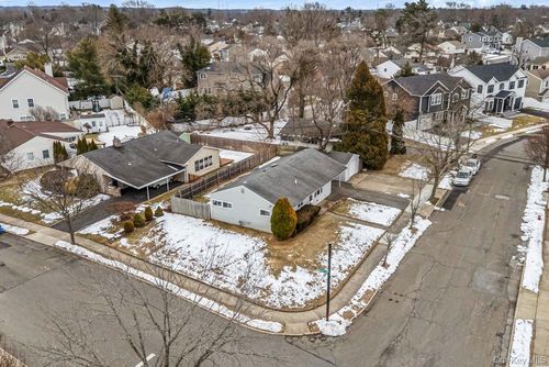 1 Virginia Rd, Syosset, NY, 11791-5722 | Card Image