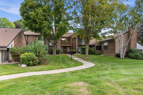 8643 N Servite Dr, Milwaukee, WI, 53223-2582 | Card Image
