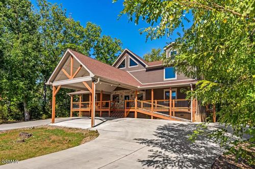2612 Cloud View Dr, Sevierville, TN, 37862-1402 | Card Image