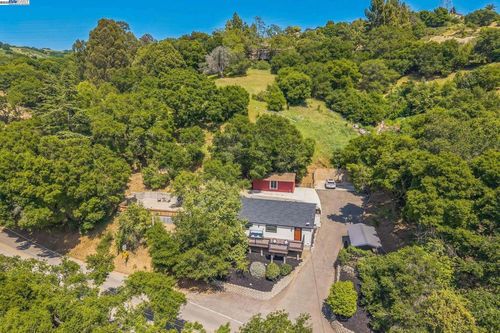 18698 Cull Canyon Rd, Castro Valley, CA, 94552-9540 | Card Image
