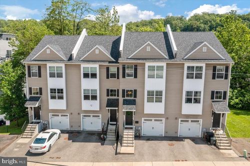 605 Apple St, CONSHOHOCKEN, PA, 19428-2963 | Card Image