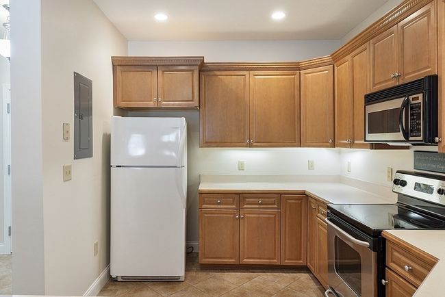 UNIT-13 - 295 Salem St, Condo with 2 bedrooms, 2 bathrooms and 1 parking in Woburn MA | Image 10