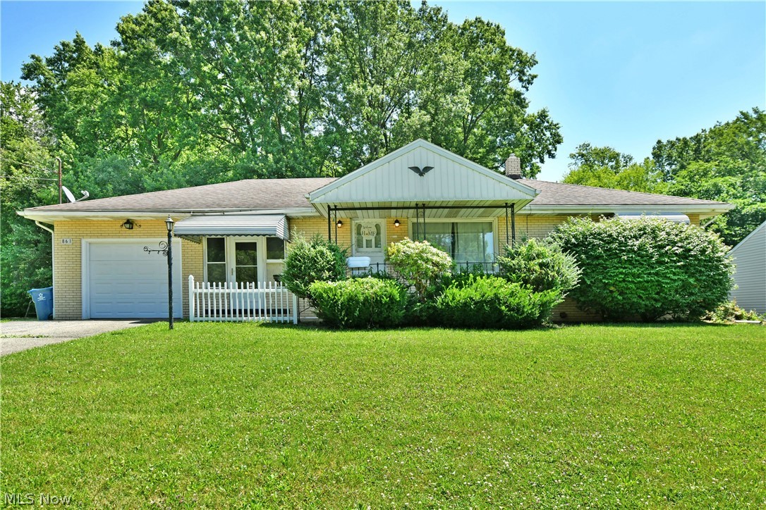 Pinecrest Rd, Girard, OH 44420