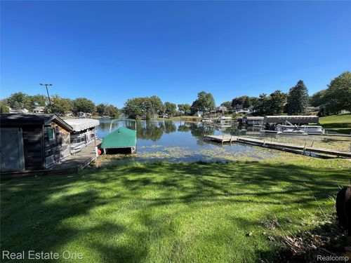 10438 King Rd, Davisburg, MI, 48350-1910 | Card Image