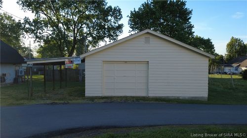 246 Broadway St, Sellersburg, IN, 47172-1504 | Card Image