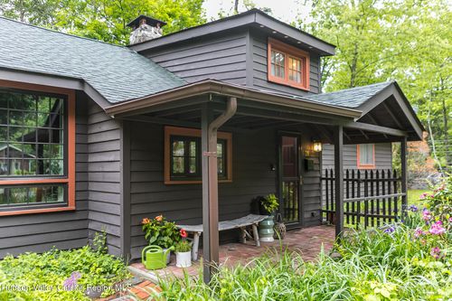 28 Pine Grove St, Woodstock, NY, 12498-1508 | Card Image