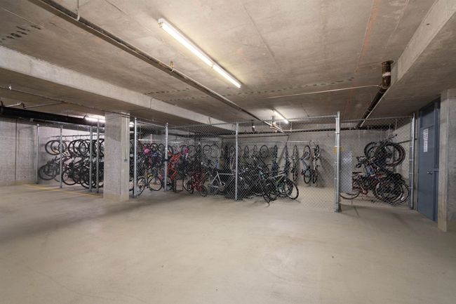 Garage with bike storage | Image 33