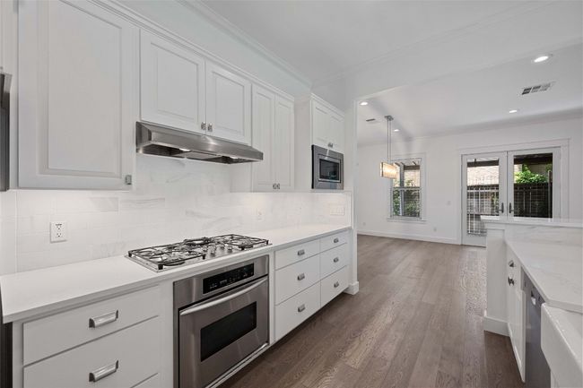 B - 1403 W 12 Th St, Condo with 3 bedrooms, 3 bathrooms and 2 parking in Austin TX | Image 14