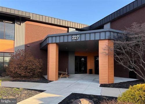 227 Granite Run Dr, LANCASTER, PA, 17601-6813 | Card Image