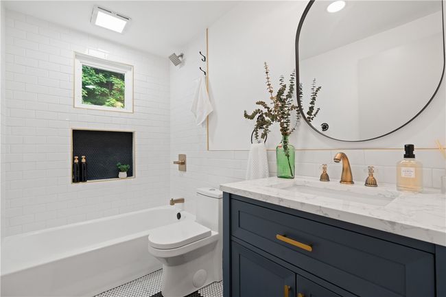 127 Greenview Dr, House other with 4 bedrooms, 2 bathrooms and null parking in Verona PA | Image 13