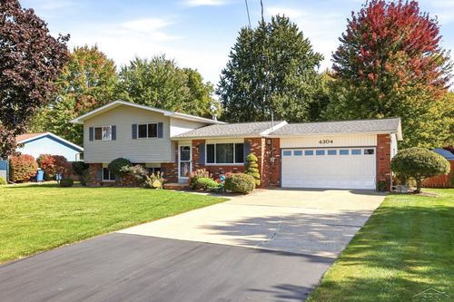 4304 Meadowbrook Dr, Freeland, MI, 48623-8884 | Card Image