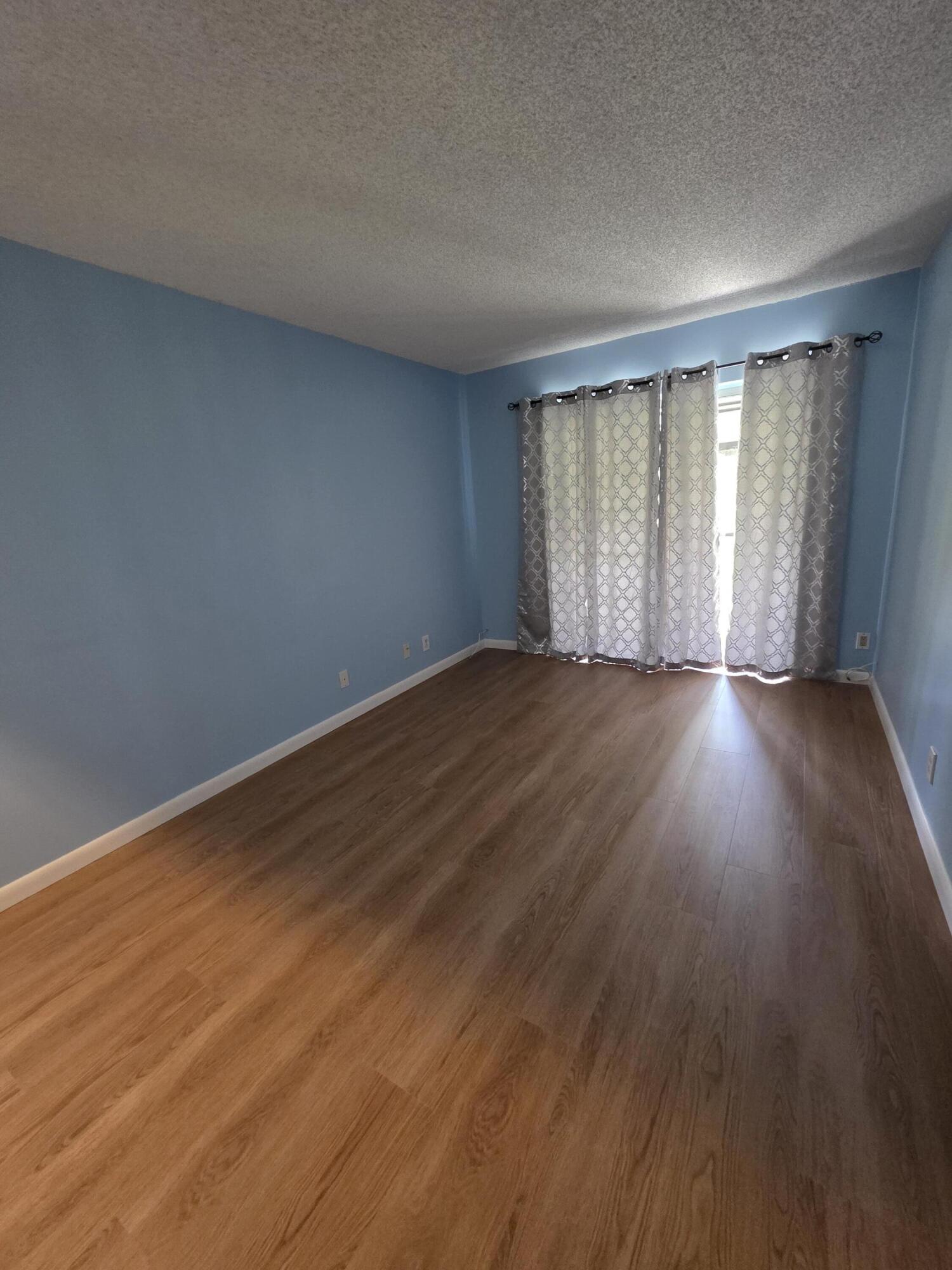 Residential Lease in Hallandale Beach 5