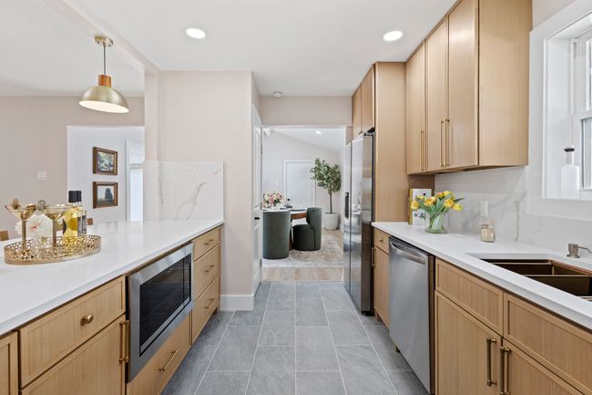10528 Swallow Ln, House other with 3 bedrooms, 2 bathrooms and null parking in Dallas TX | Image 6