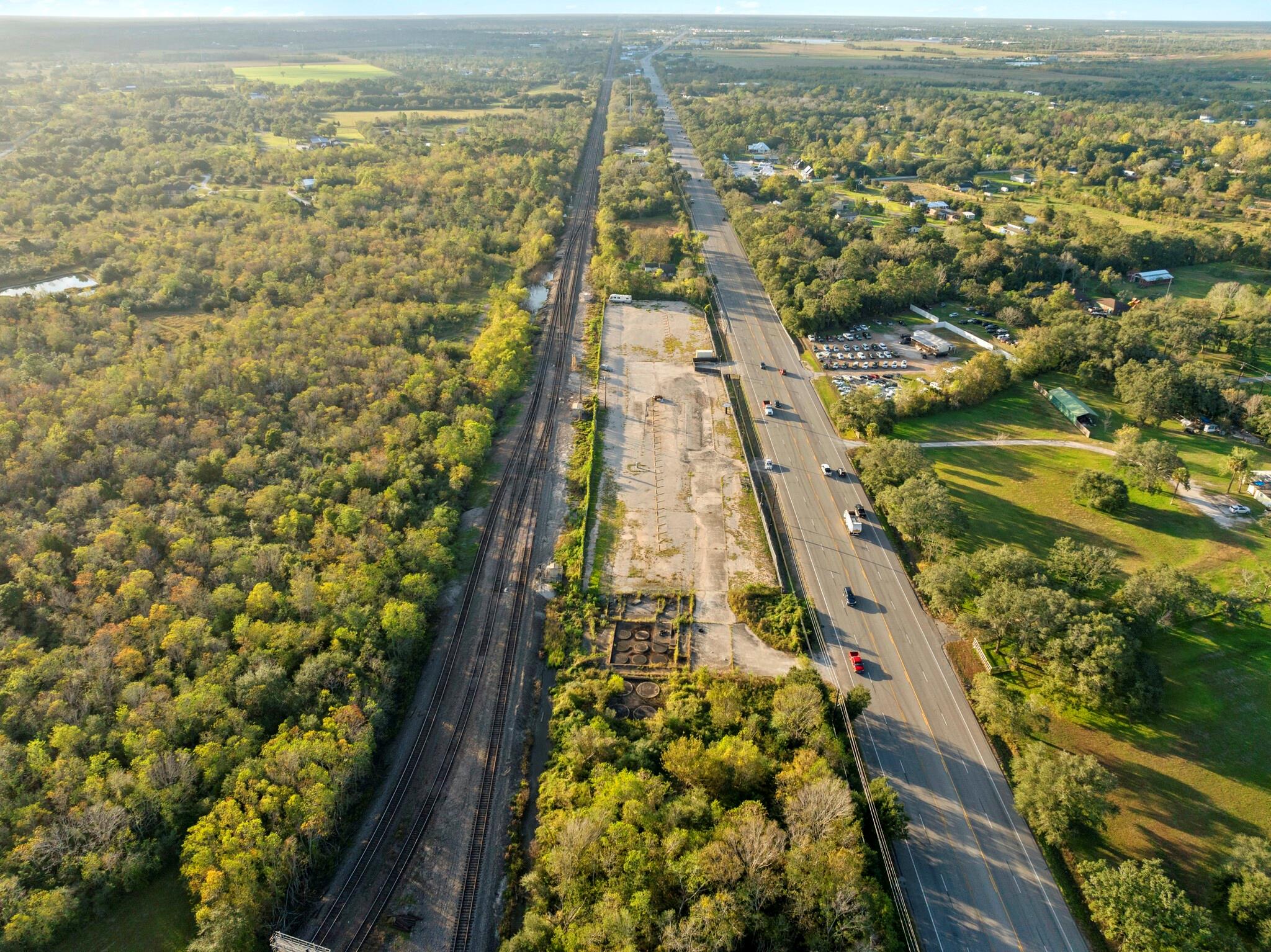 Land in Alvin 4