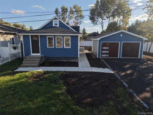 11 45th St, Lindenhurst, NY, 11757-2739 | Card Image