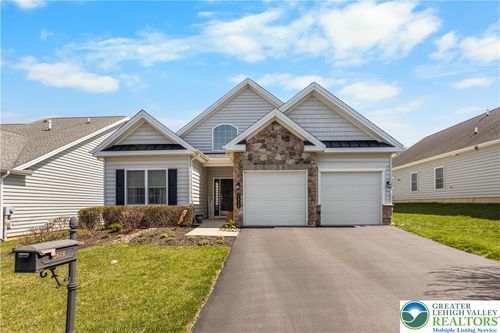 2618 Ambassador Dr, Bethlehem, PA, 18017-7717 | Card Image