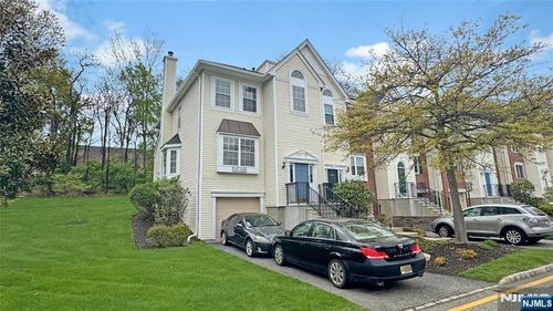 1051 Ash Dr, Mahwah, NJ, 07430-2360 | Card Image