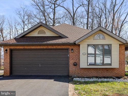 6138 Greenbriar Ln, FAYETTEVILLE, PA, 17222-9677 | Card Image