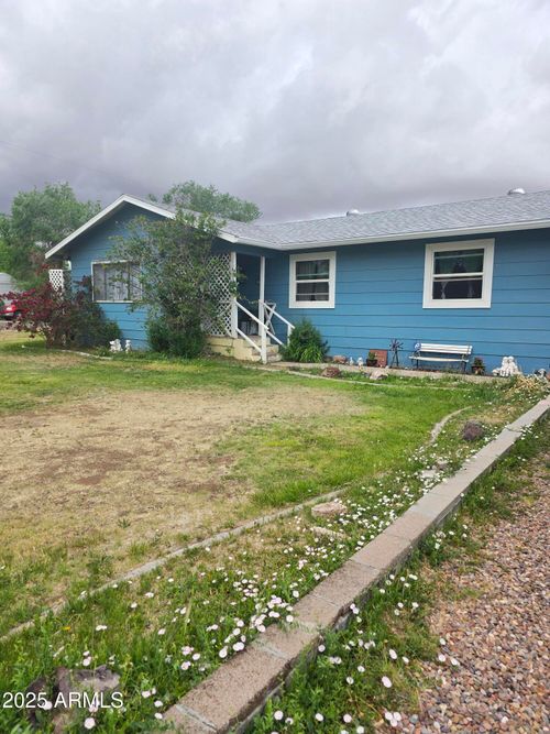 1090 S 6th W, Saint Johns, AZ, 85936-4682 | Card Image