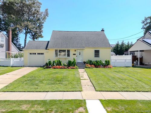 52 Midwood Ave, Farmingdale, NY, 11735-5351 | Card Image