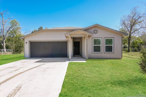 917 8th St, Seguin, TX, 78155-3552 | Card Image