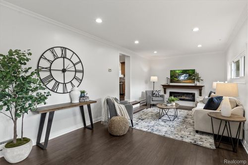 7337 Richardson Rd, West Bloomfield, MI, 48323-1282 | Card Image