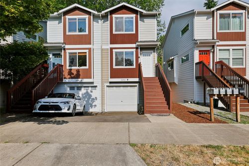 b-8450 25th Ave Sw, Seattle, WA, 98106-3218 | Card Image