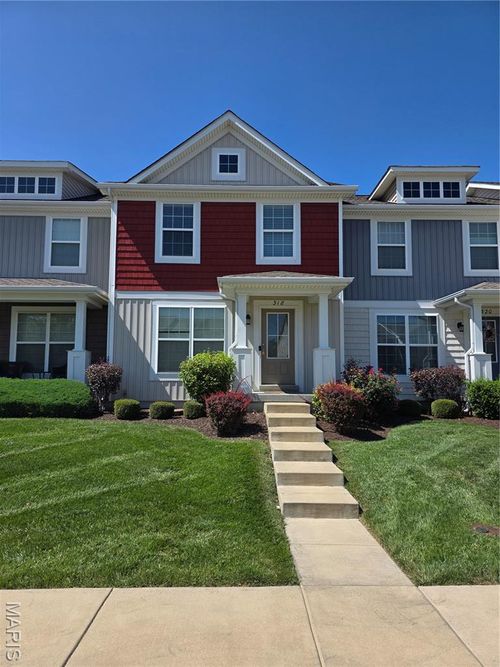318 Countryshire Dr, Lake St Louis, MO, 63367-5820 | Card Image