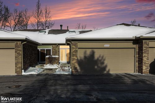 59438 Holly Ct, Washington Township, MI, 48094-3719 | Card Image