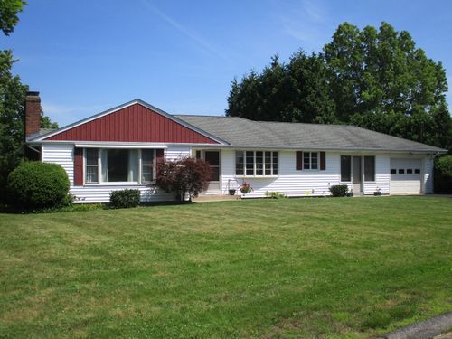 8 Susan Ln, Meriden, CT, 06450-6848 | Card Image