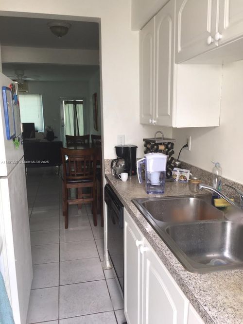 625 75th St, Miami Beach, FL, 33141-2242 | Card Image