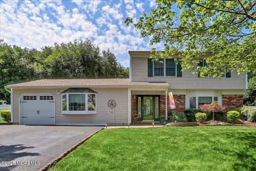 307 Princeton Dr, Howell, NJ, 07731-2274 | Card Image