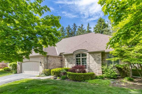 22170 Orchard Way, Beverly Hills, MI, 48025-3551 | Card Image