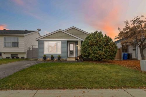 137 Bird Cres, Fort Mcmurray, AB, T9H4T1 | Card Image