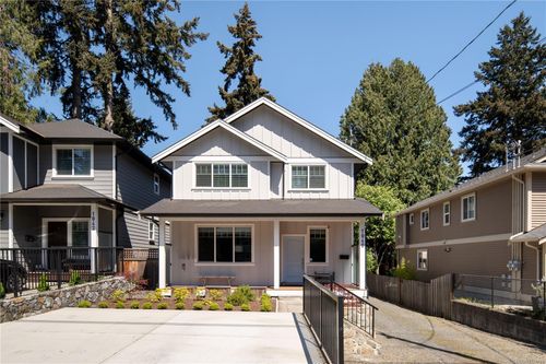 1040 Jenkins Ave, Victoria, BC, V9B2N7 | Card Image
