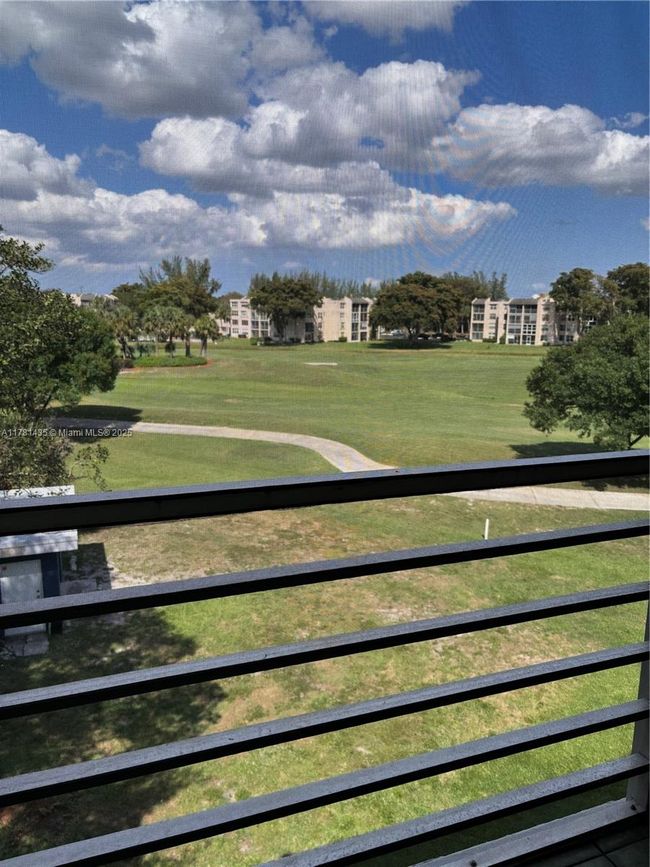 APT-402 - 9421 Evergreen Pl, Condo with 2 bedrooms, 2 bathrooms and null parking in Davie FL | Image 11