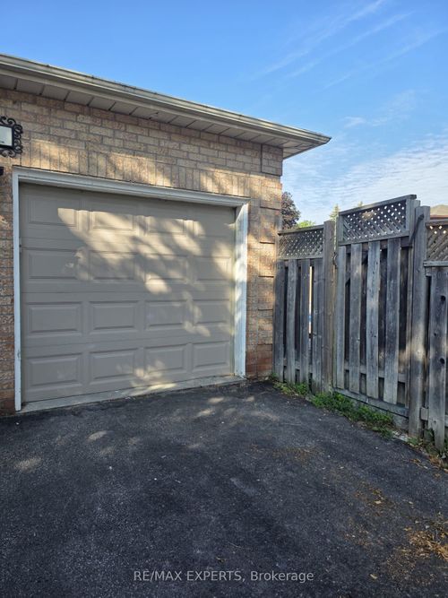 bsmt-20 Deer Valley Dr, Bolton, ON, L7E2E3 | Card Image