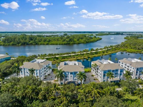 201-9013 Somerset Bay Ln, Vero Beach, FL, 32963-3677 | Card Image
