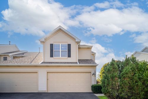 1051 Horizon Rdg, Lake In The Hills, IL, 60156-6127 | Card Image