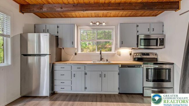 5015 Woodbridge Dr E, House other with 3 bedrooms, 2 bathrooms and null parking in Bushkill PA | Image 8