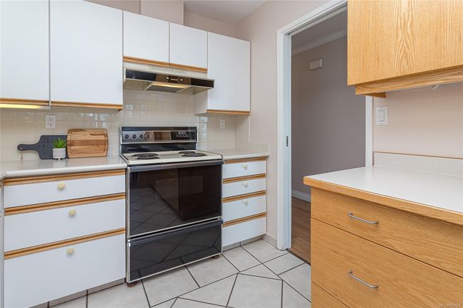 403 - 670 Dallas Rd, Condo with 3 bedrooms, 2 bathrooms and 1 parking in Victoria BC | Image 14