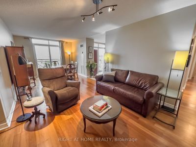 308 - 5229 Dundas St W, Condo with 2 bedrooms, 2 bathrooms and 2 parking in Etobicoke ON | Image 2