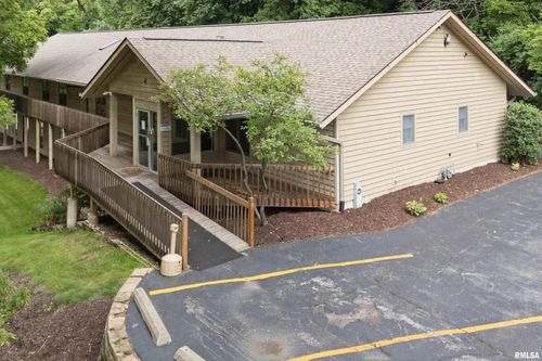 7601 John Deere Pkwy, Moline, IL, 61265-8028 | Card Image