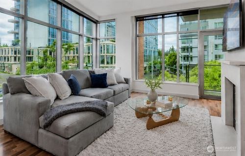 400-10610 Ne 9th Pl, Bellevue, WA, 98004-4378 | Card Image