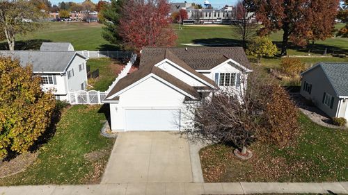 1402 Leitha Ter, Waverly, IA, 50677-2882 | Card Image