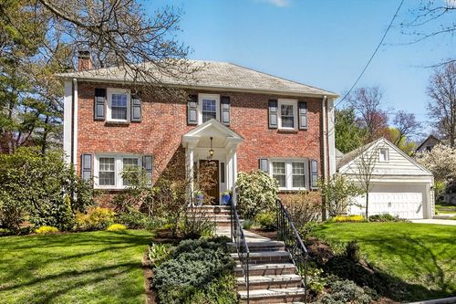 152 Beverly Rd, Chestnut Hill, MA, 02467-3104 | Card Image