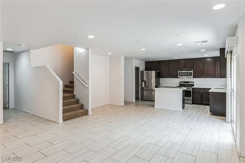 10752 Merrimack Ave, Las Vegas, NV, 89166-8004 | Card Image