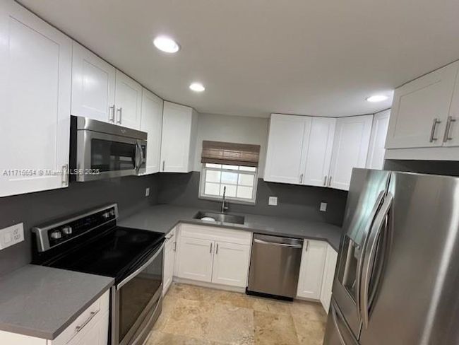 242 - 242 Sw 159 Th Way, House other with 3 bedrooms, 3 bathrooms and null parking in Sunrise FL | Image 17