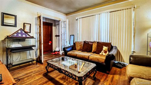 371 Puritan St, Highland Park, MI, 48203-2624 | Card Image