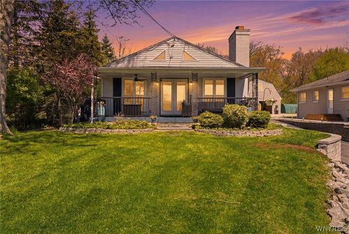 2296 E River Rd, Grand Island, NY, 14072-2105 | Card Image